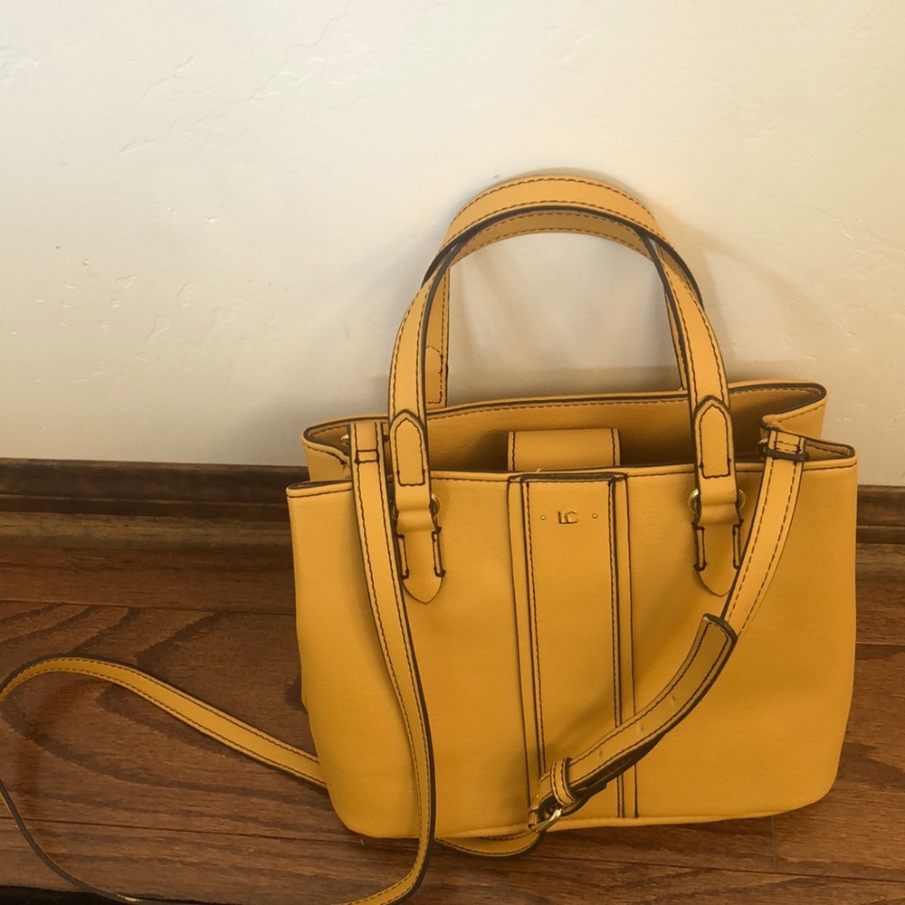 Liz Claiborne yellow purse 👜 with detachable strap